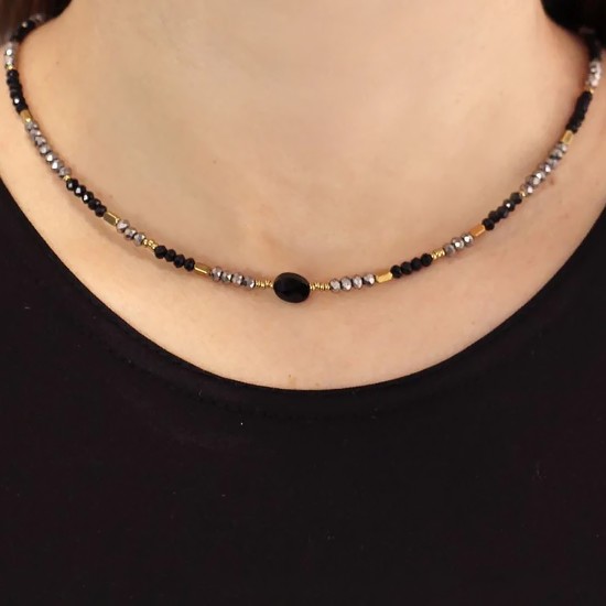 Ожерелье CRYSTAL BEADS AND A NATURAL STONE IN THE MIDDLE